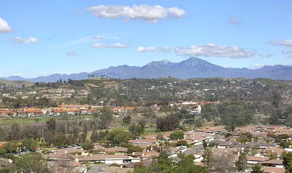 San Juan Capistrano: Scenic Overlays, Village Rules, and What Smaller Lot Buyers Should Know