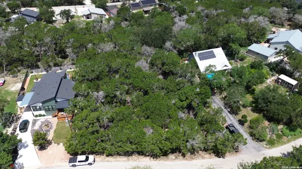 1660 WINDING CREEK TRL, Spring Branch, TX 78070