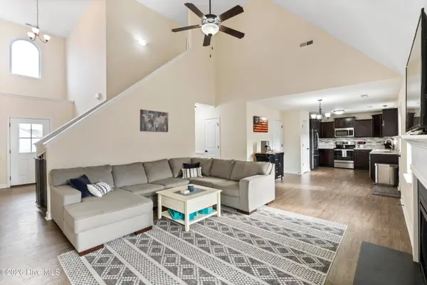 210 Breakwater DR, Sneads Ferry, NC 28460
