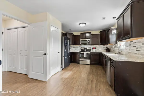 210 Breakwater DR, Sneads Ferry, NC 28460