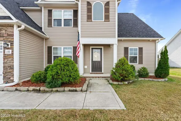 210 Breakwater DR, Sneads Ferry, NC 28460