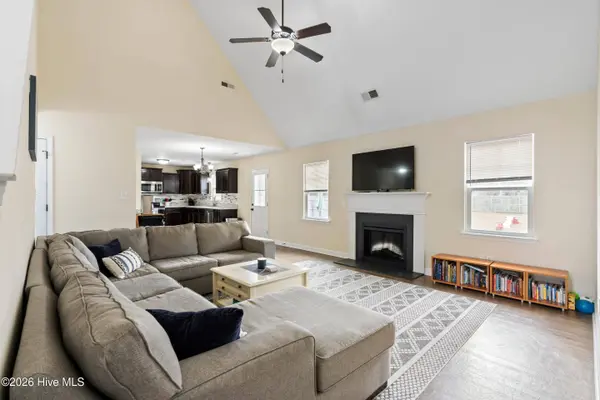 210 Breakwater DR, Sneads Ferry, NC 28460