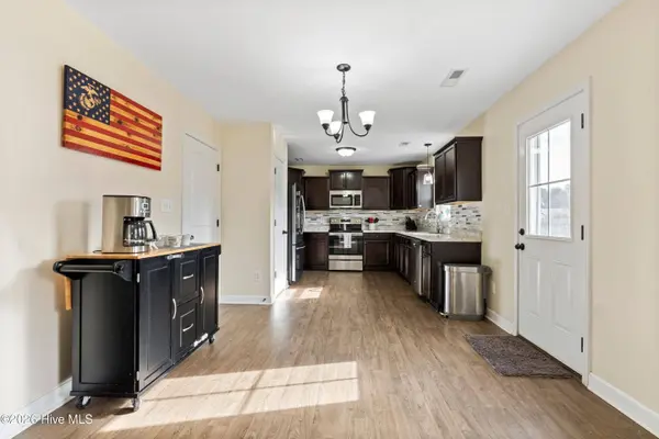 210 Breakwater DR, Sneads Ferry, NC 28460