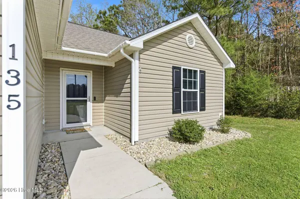 135 Chadwick Acres RD, Sneads Ferry, NC 28460