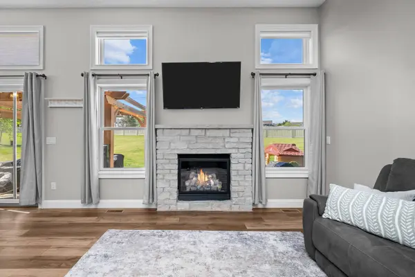 3550 Deckard DR, Bettendorf, IA 52722