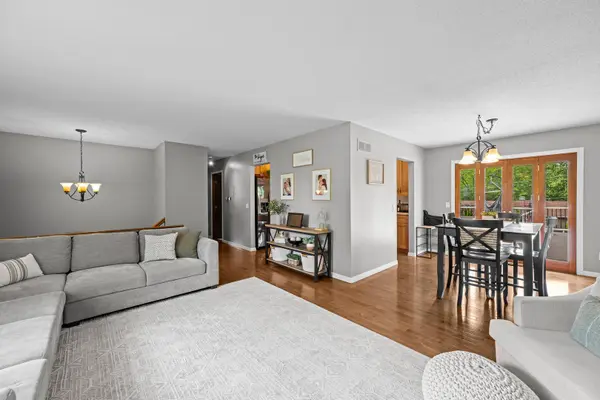 4034 DENNISTON CT, Bettendorf, IA 52722