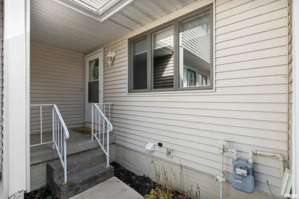 3461 Cedarview Ct CT, Bettendorf, IA 52722