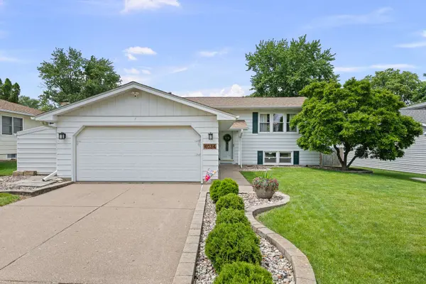 4034 DENNISTON CT, Bettendorf, IA 52722