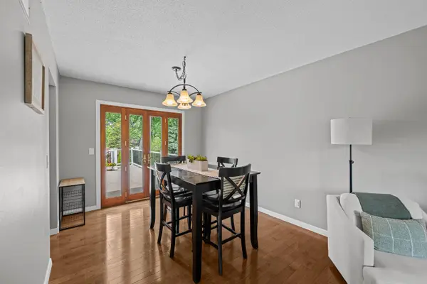 4034 DENNISTON CT, Bettendorf, IA 52722