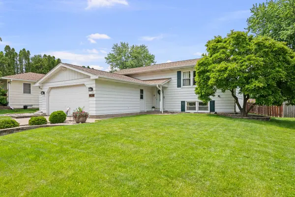 4034 DENNISTON CT, Bettendorf, IA 52722
