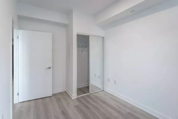 395 Square One DR #1111, Mississauga, ON L5B 0P6