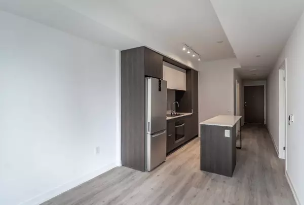 395 Square One DR #1111, Mississauga, ON L5B 0P6