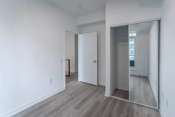 395 Square One DR #1111, Mississauga, ON L5B 0P6