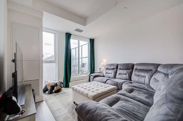 1285 Queen ST E #211, Toronto E01, ON M4L 1C2