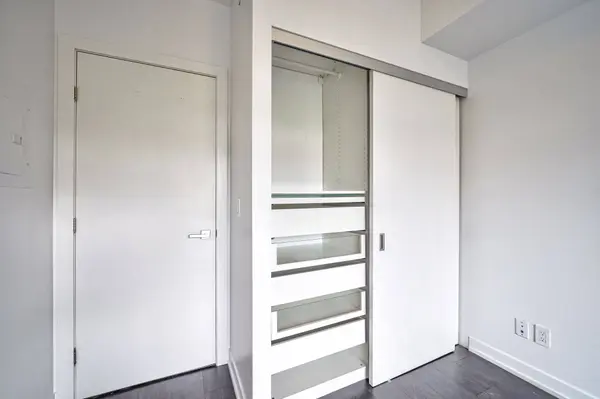 223 St Clair AVE W #209, Toronto C02, ON M4V 1R3