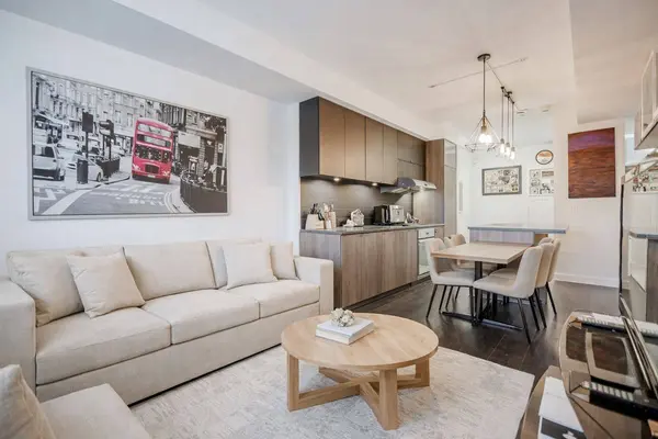 223 St Clair AVE W #209, Toronto C02, ON M4V 1R3