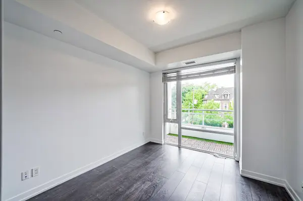 223 St Clair AVE W #209, Toronto C02, ON M4V 1R3