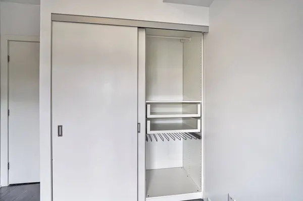 223 St Clair AVE W #209, Toronto C02, ON M4V 1R3