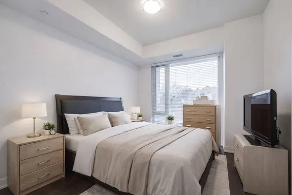 223 St Clair AVE W #209, Toronto C02, ON M4V 1R3