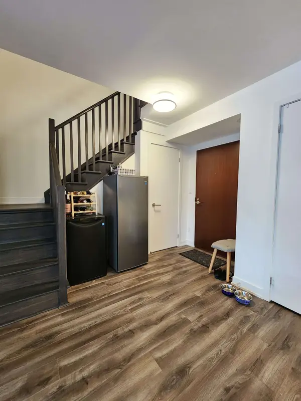 106 Varna DR #7, Toronto C04, ON M6A 0C8