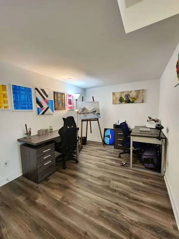 106 Varna DR #7, Toronto C04, ON M6A 0C8
