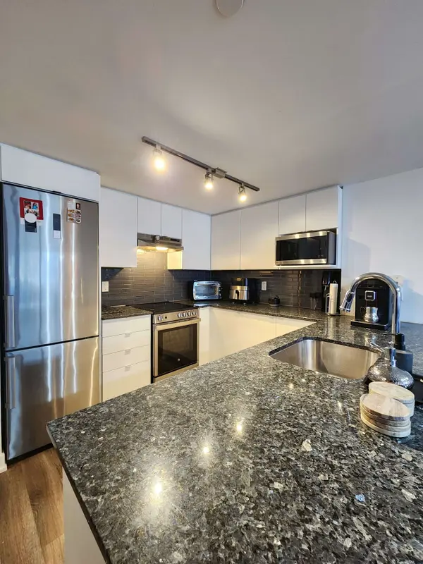 106 Varna DR #7, Toronto C04, ON M6A 0C8