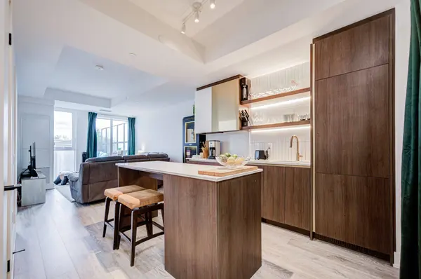 1285 Queen ST E #211