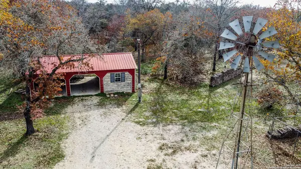 133 Country Oak Dr, La Vernia, TX 78121