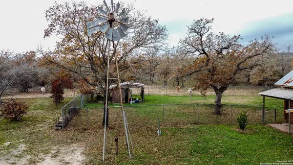 133 Country Oak Dr, La Vernia, TX 78121