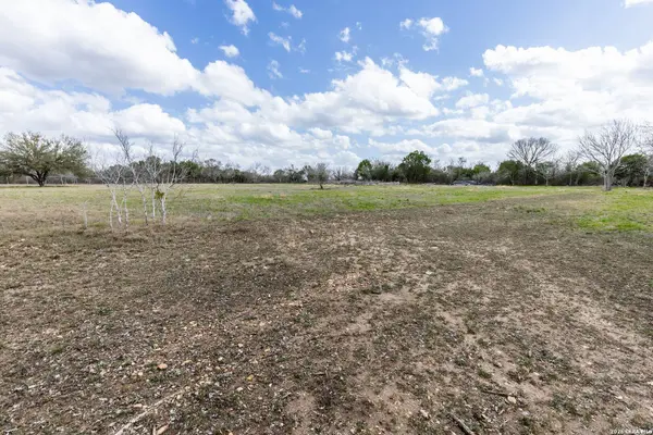 2071 Us Highway 90, Seguin, TX 78155