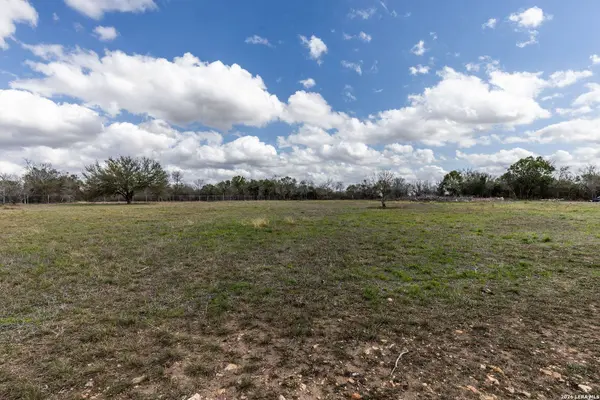 2071 Us Highway 90, Seguin, TX 78155