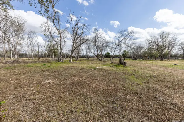 2071 Us Highway 90, Seguin, TX 78155