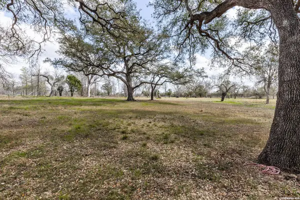 2071 Us Highway 90, Seguin, TX 78155
