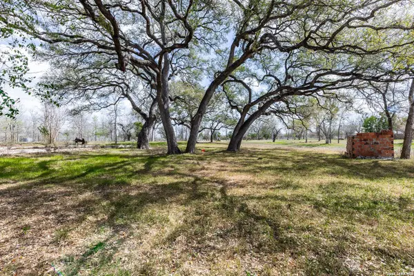 2071 Us Highway 90, Seguin, TX 78155