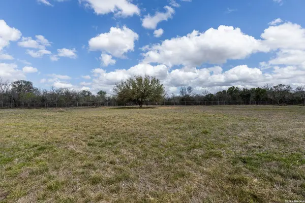 2071 Us Highway 90, Seguin, TX 78155