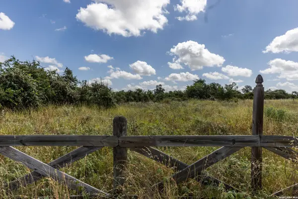 709 COUNTY ROAD 6723, Natalia, TX 78059