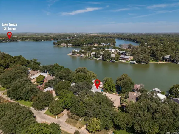 180 LAKE RIDGE DR, Seguin, TX 78155