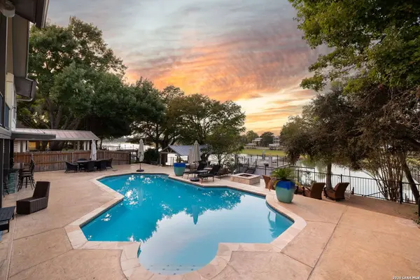 180 LAKE RIDGE DR, Seguin, TX 78155