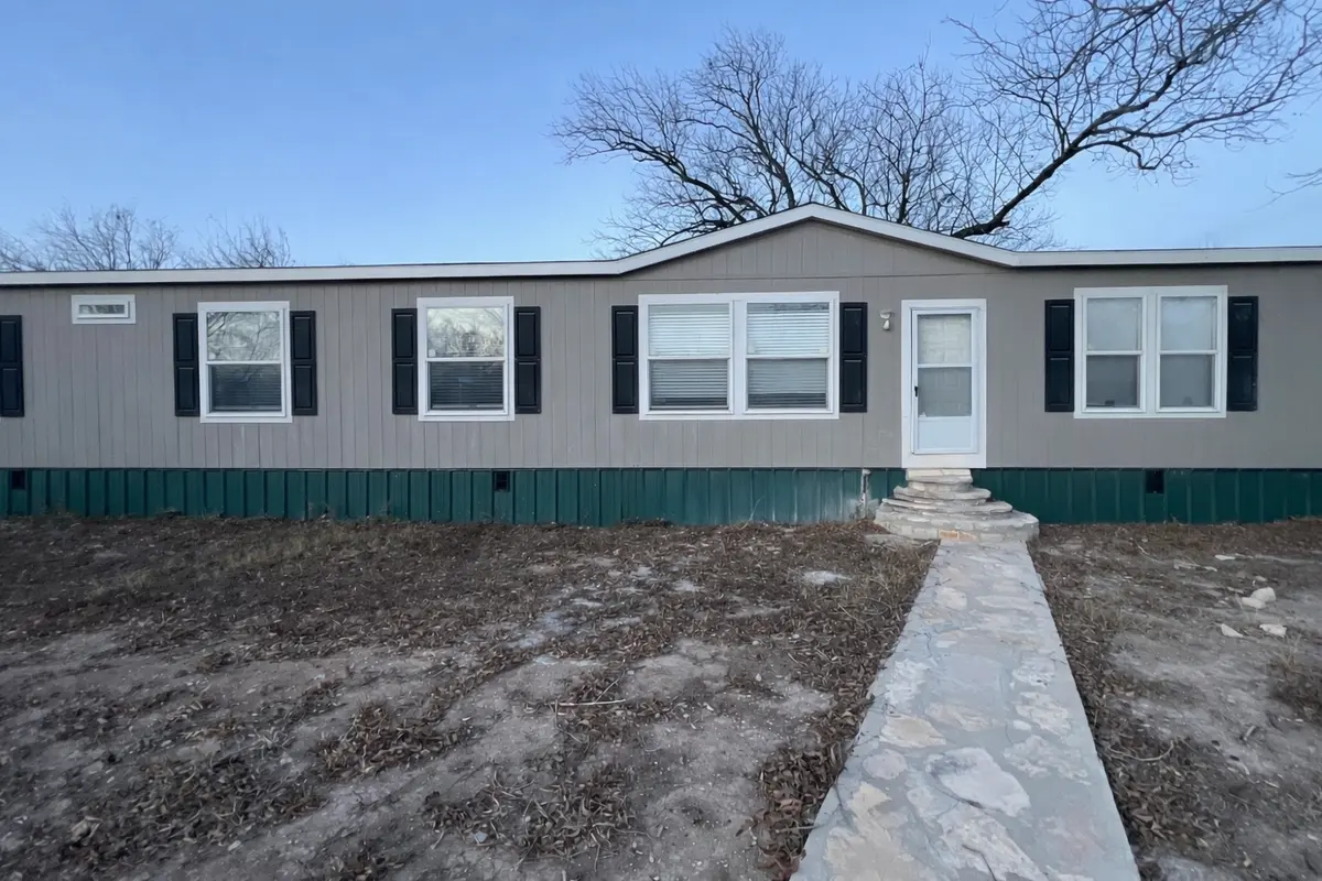 312 W Thomas St, Brackettville, TX 78832-5530