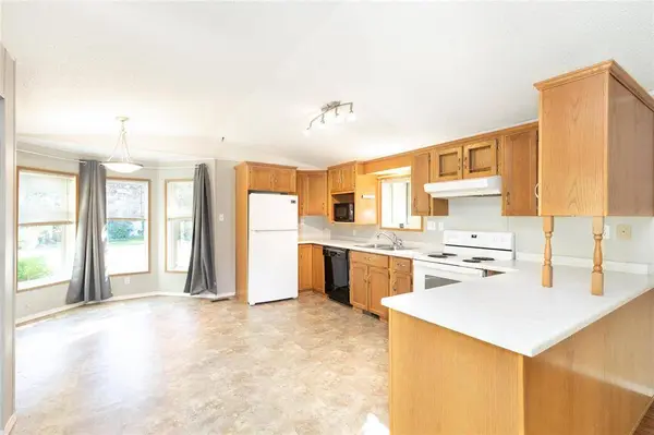 20 Sunset DR, Ste Anne, MB R5H 1H5