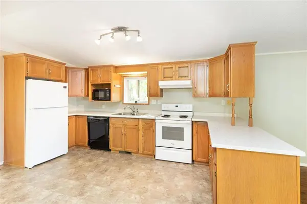 20 Sunset DR, Ste Anne, MB R5H 1H5