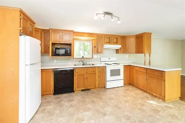20 Sunset DR, Ste Anne, MB R5H 1H5