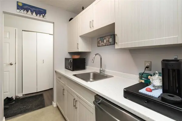 261 Queen ST, Winnipeg, MB R3J 3R1