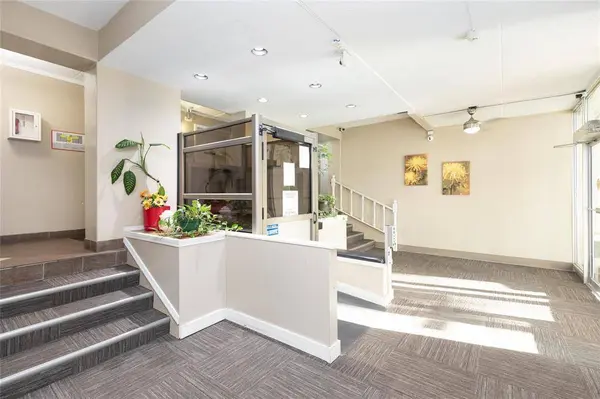 261 Queen ST, Winnipeg, MB R3J 3R1