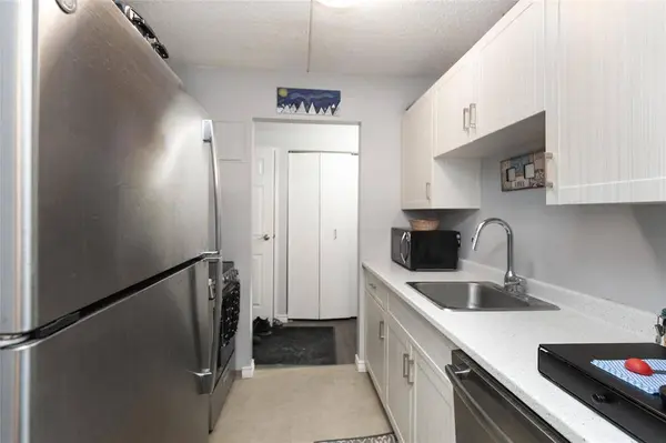 261 Queen ST, Winnipeg, MB R3J 3R1