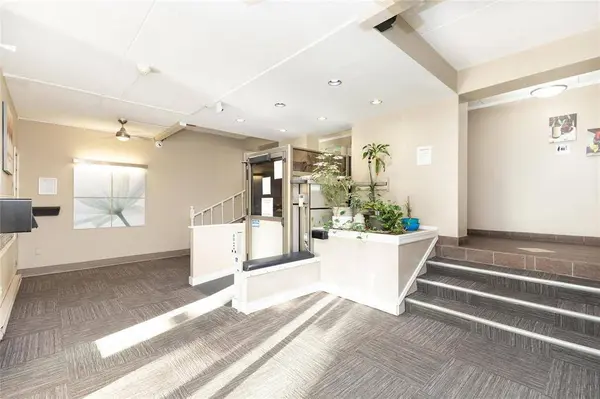 261 Queen ST, Winnipeg, MB R3J 3R1