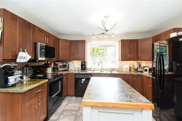 358 Centrale AVE, Ste Anne, MB R5H 1E2
