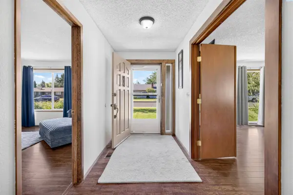 4008 W 18th Ave, Kennewick, WA 99338
