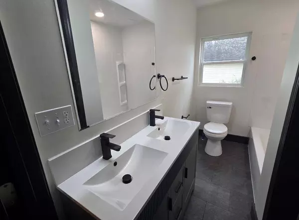 126 St Clair Street, Versailles, KY 40383