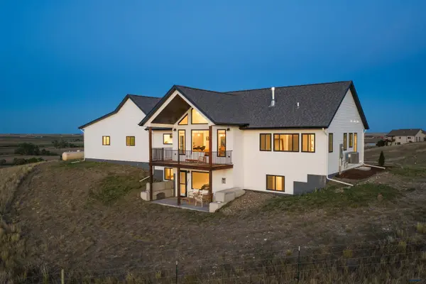 15536 Hidden Bluff Ct, Box Elder, SD 57719